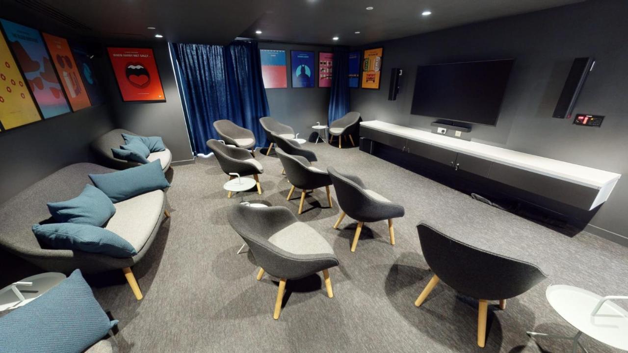 For Students Only At Shoreditch In * Londen