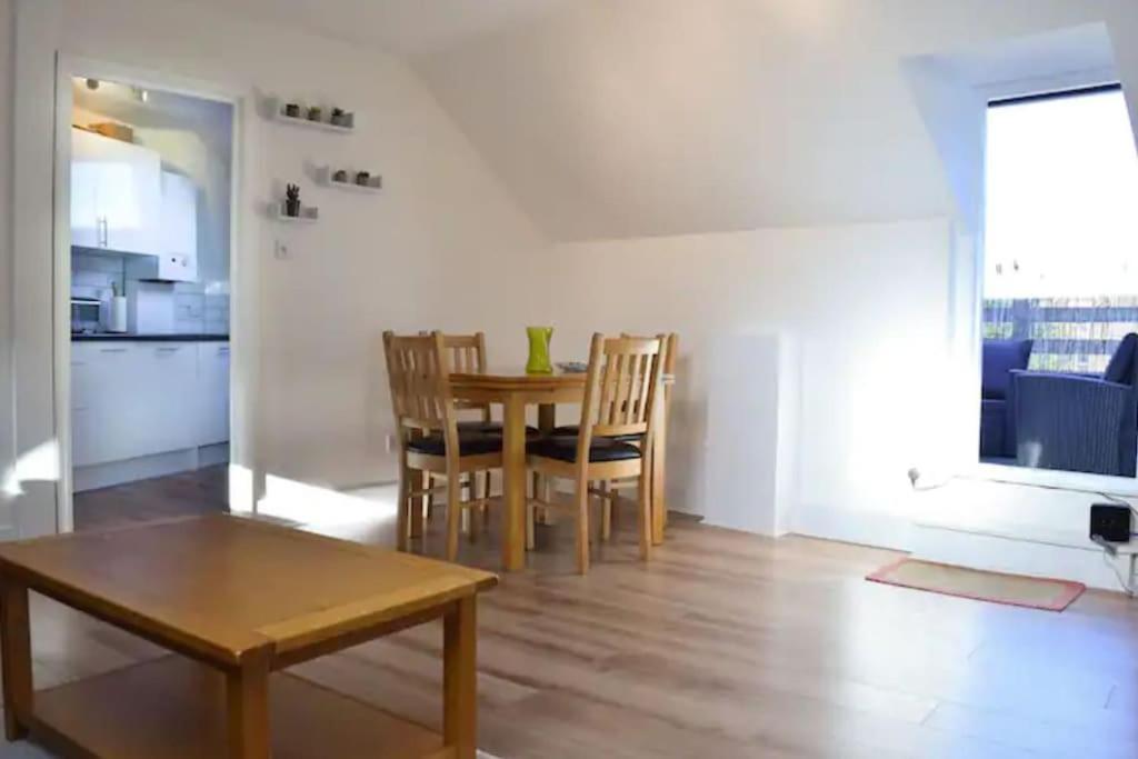 Spacious 1 Bedroom W/ Outdoor Terrace * London