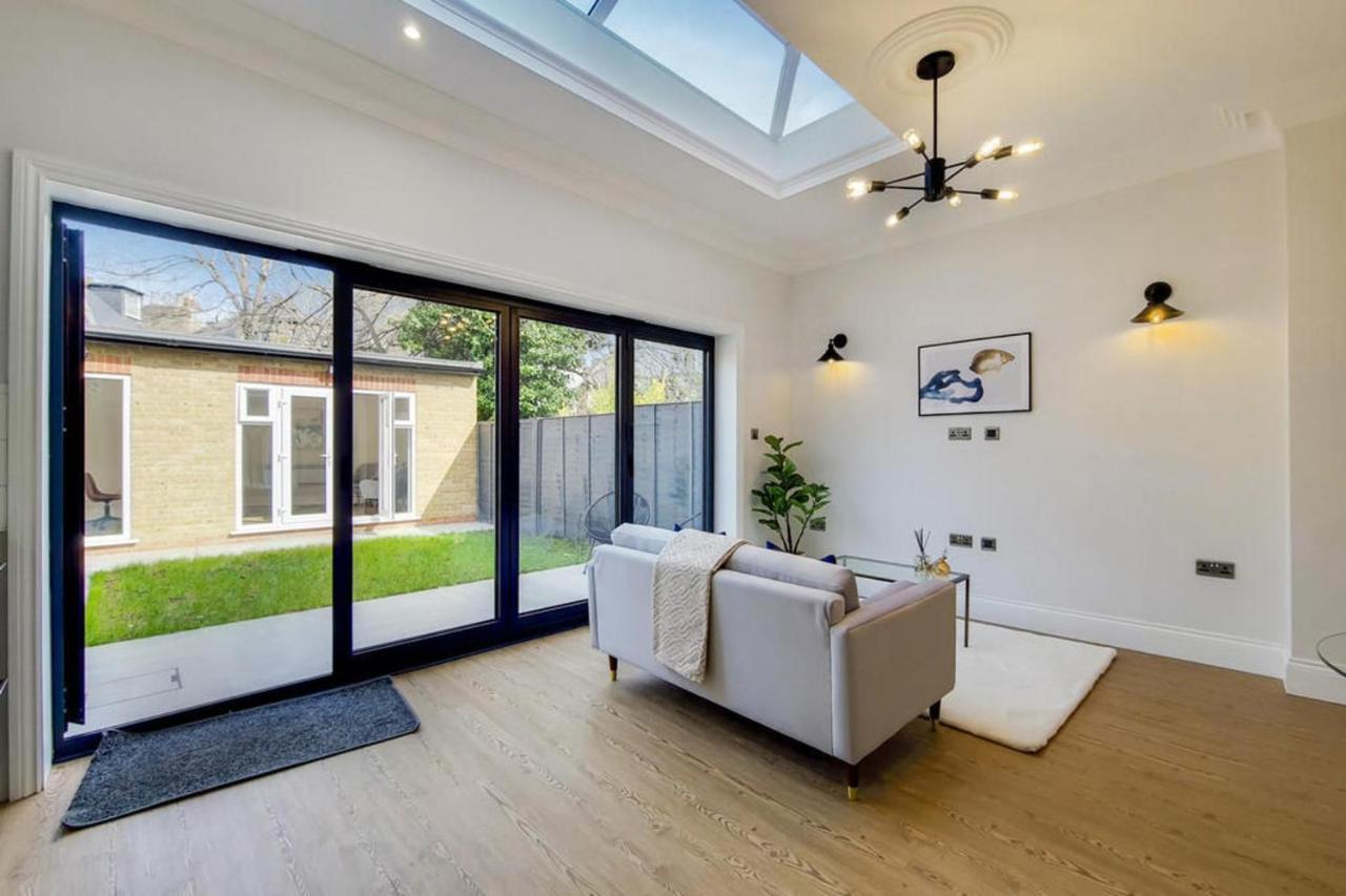 Brand New Luxury 2-bed In Apartment *