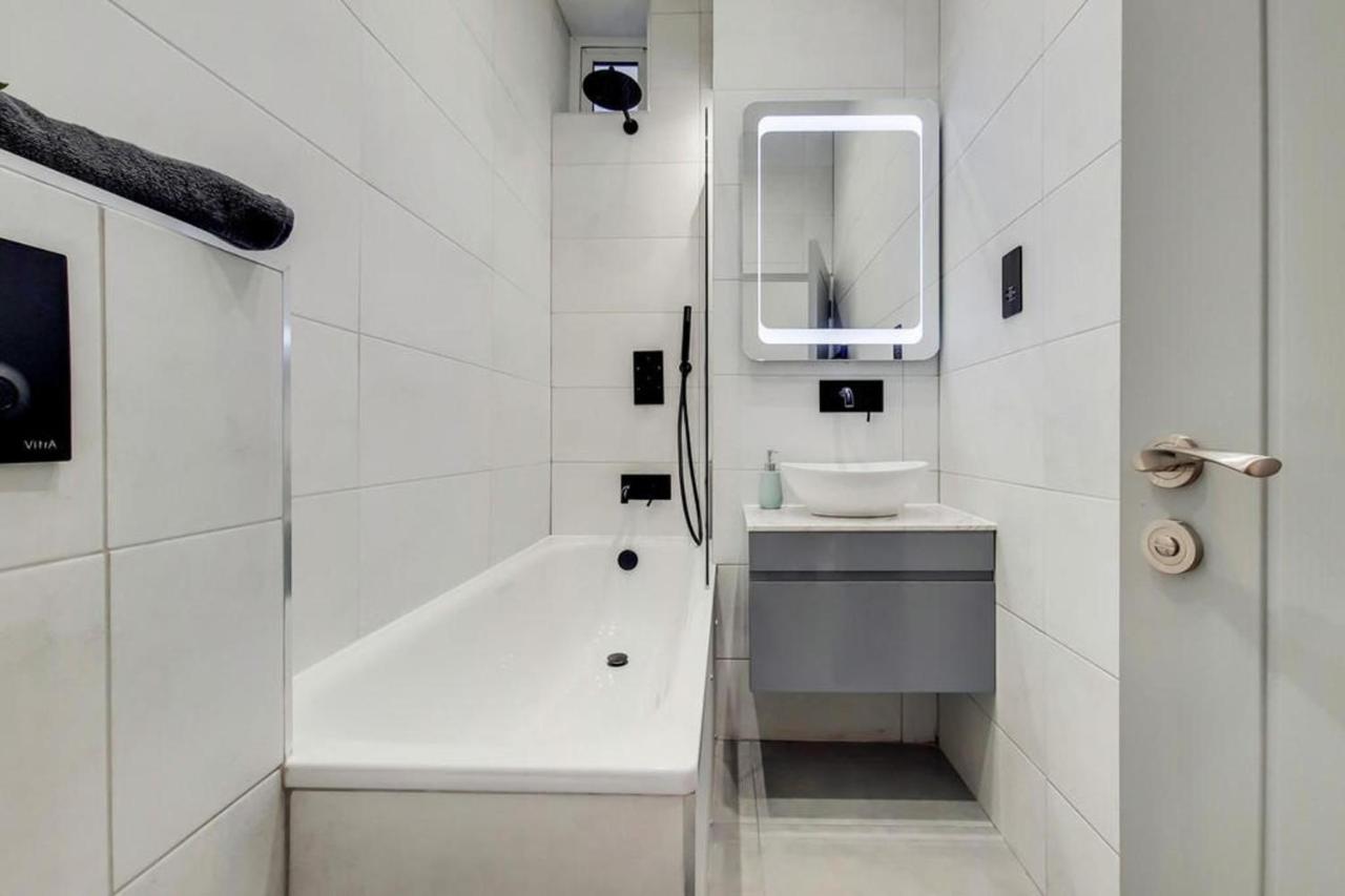 Brand New Luxury 2-bed In