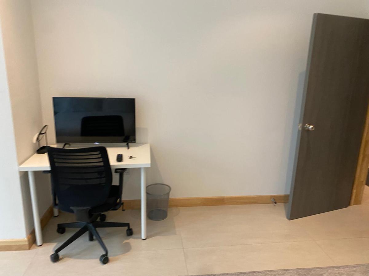 Spacious Shared Double Bedroom In Homestay London