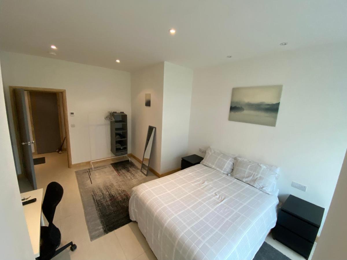 Homestay Spacious Shared Double Bedroom In