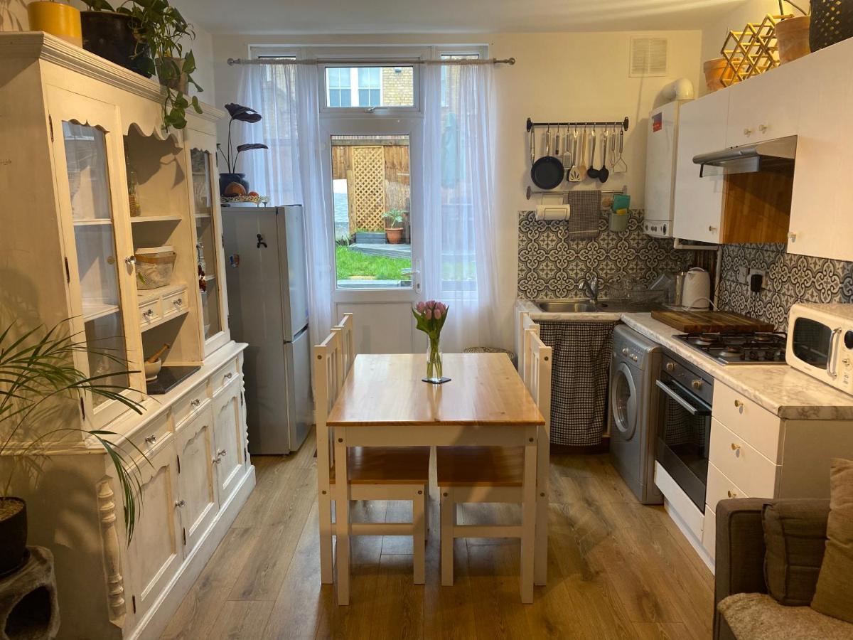 Privatunterkunft Guest Bedroom With King Size Bed In Brixton *
