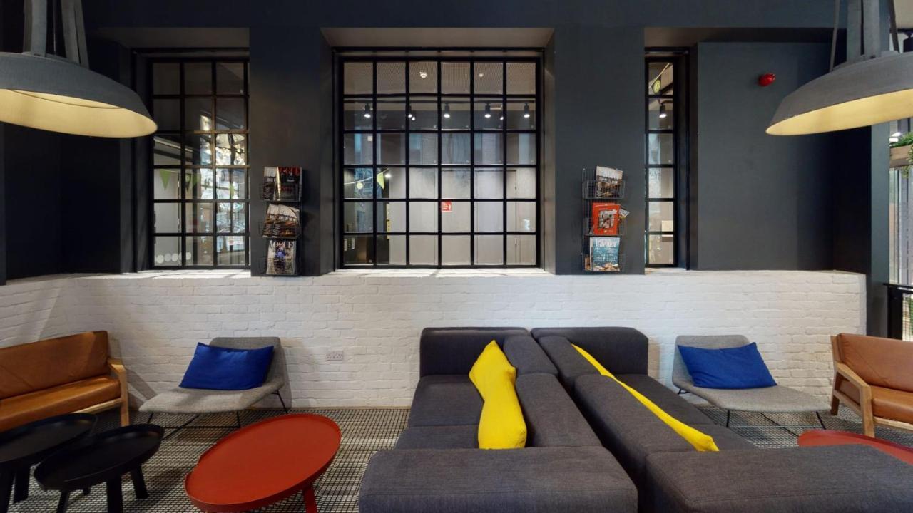 For Students Only At Shoreditch In * Londen