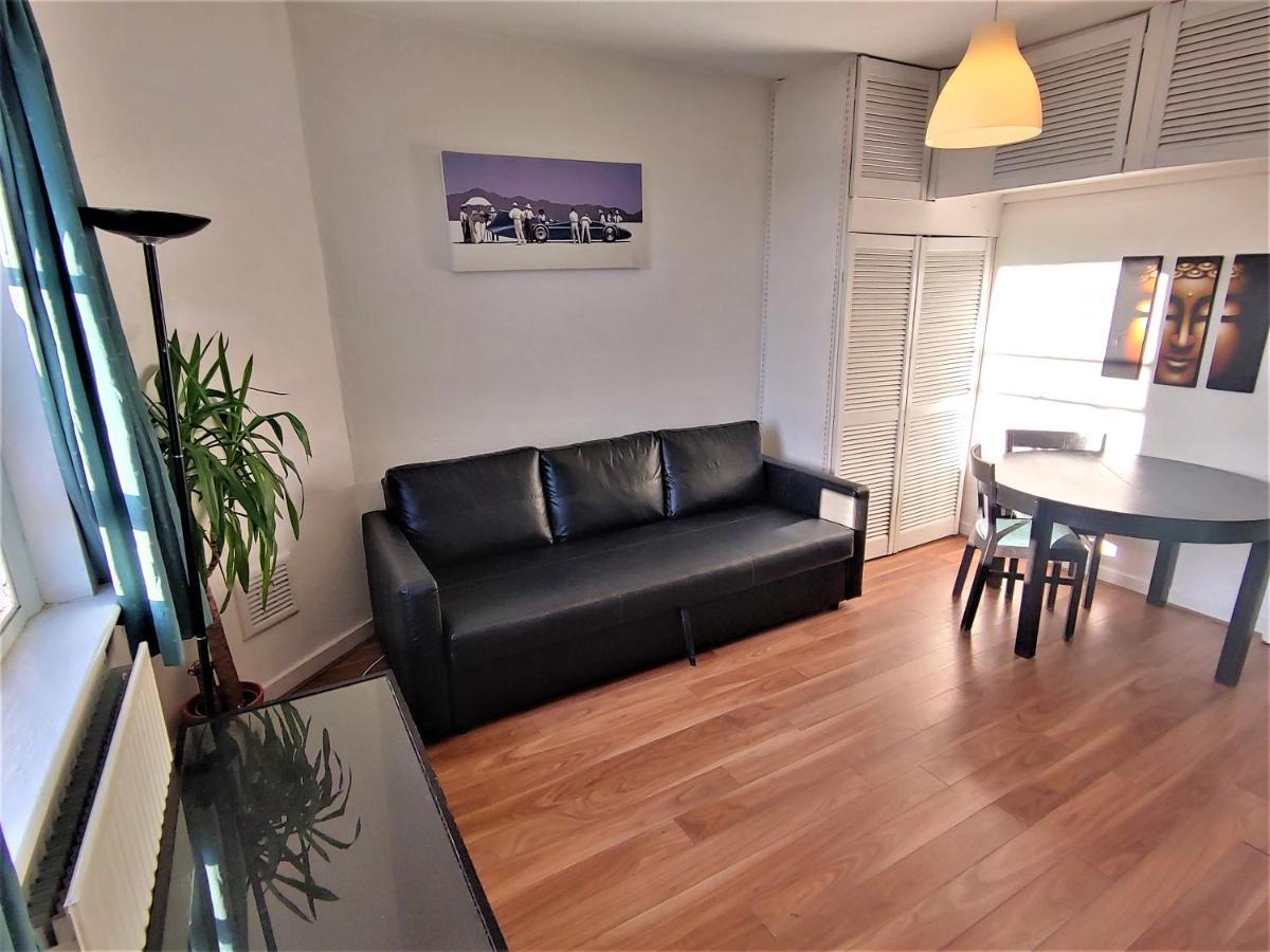 Bright Near Hyde Park Sleeps 4 London