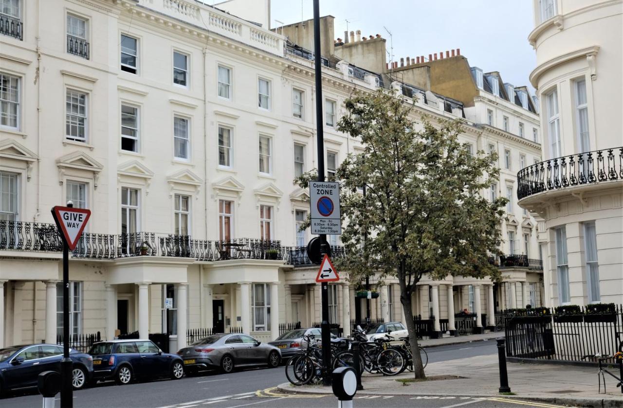 Apartment Bright Near Hyde Park Sleeps 4 London