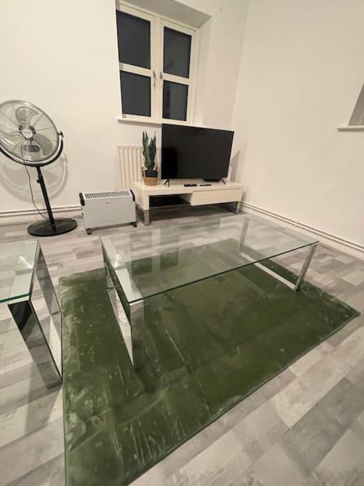 Lovely Spacious Entire 1 Bedroom - New Management Londen