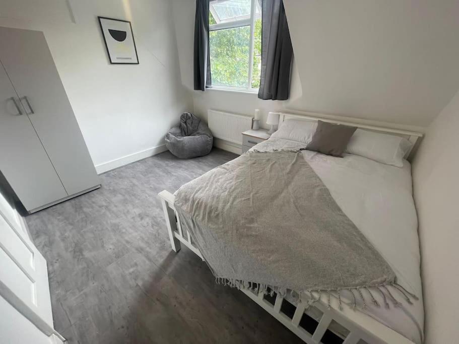 Lovable 2 Bedroom Flat On Tower Bridge Londen