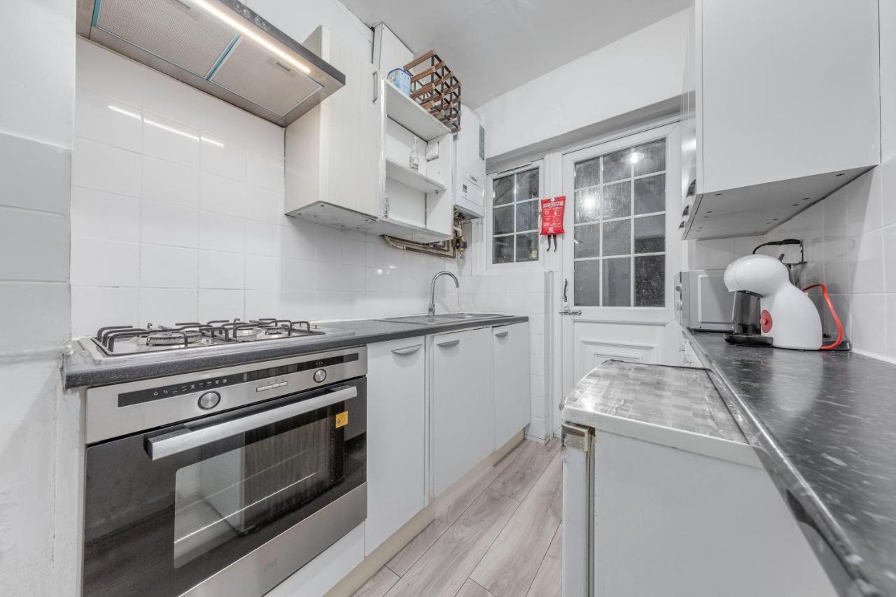 Spacious And Stylish - East Acton Apartment