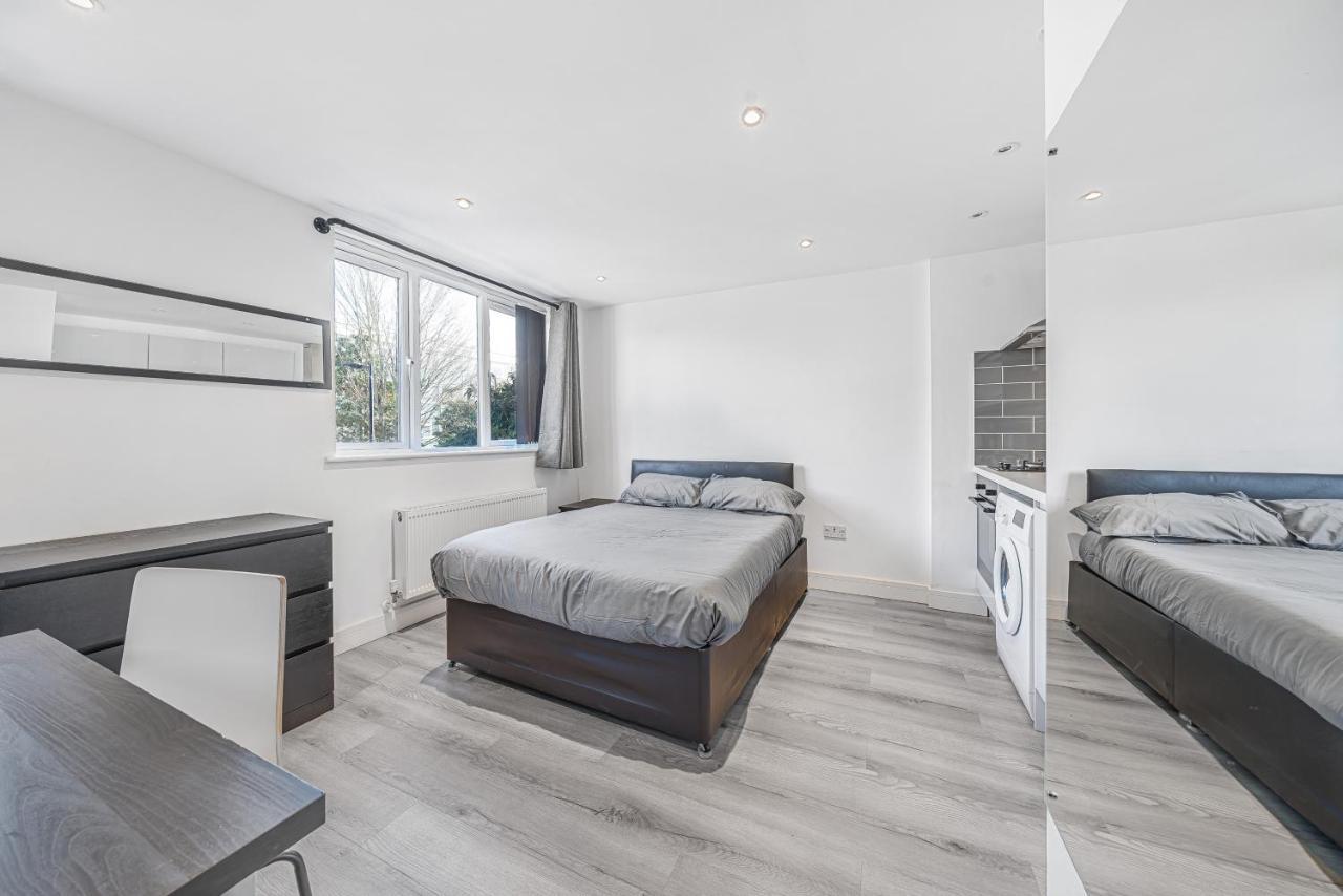 Apartment Floor Studio In Camberwell *