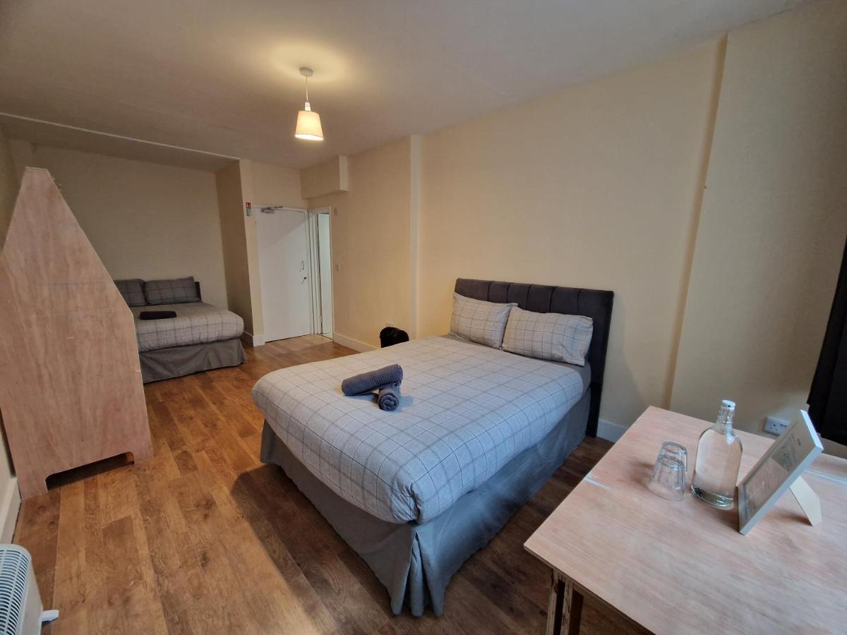 Affordable In Shared Flat, Bridge Habitación en casa particular Londres
