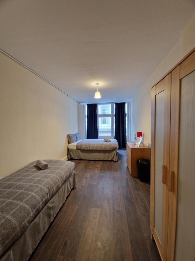 Affordable In Shared Flat, Bridge Habitación en casa particular