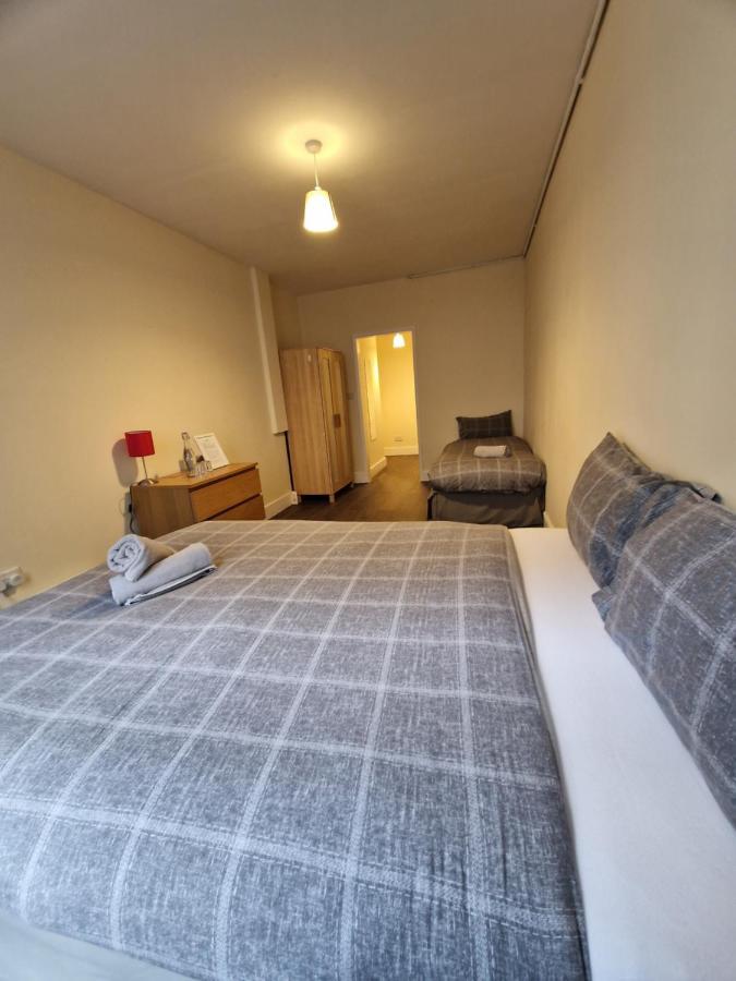 Affordable In Shared Flat, Bridge Habitación en casa particular Londres
