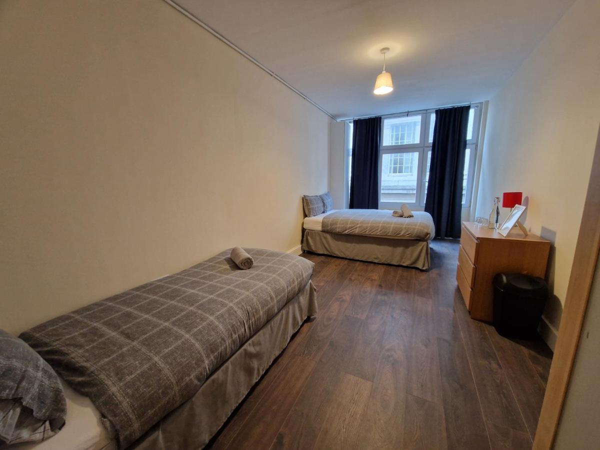 Affordable In Shared Flat, Bridge Habitación en casa particular *