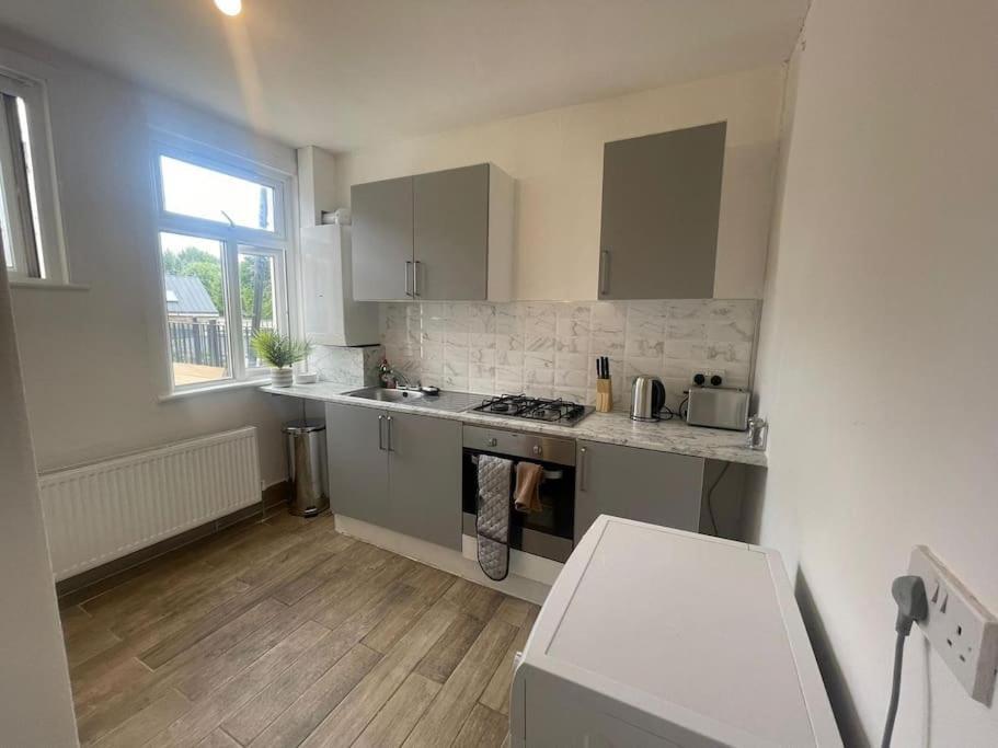 Lovable 2 Bedroom Flat On Tower Bridge Londen
