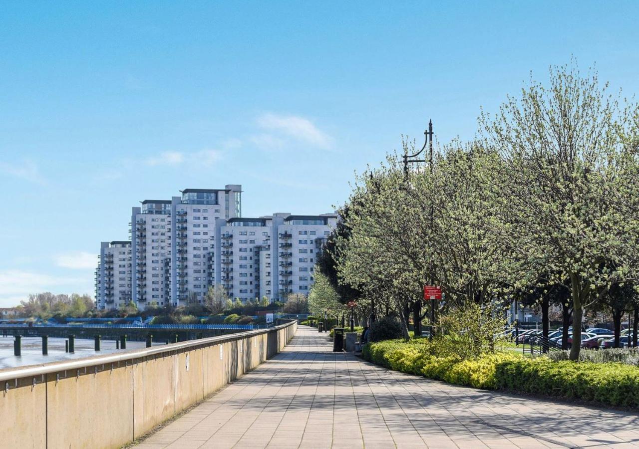 Greenwich Dockside Apartment *