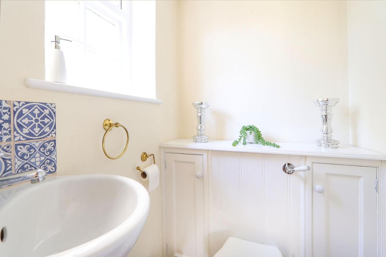 A North Retreat Cottage, 3 Bed With Garden Apartment