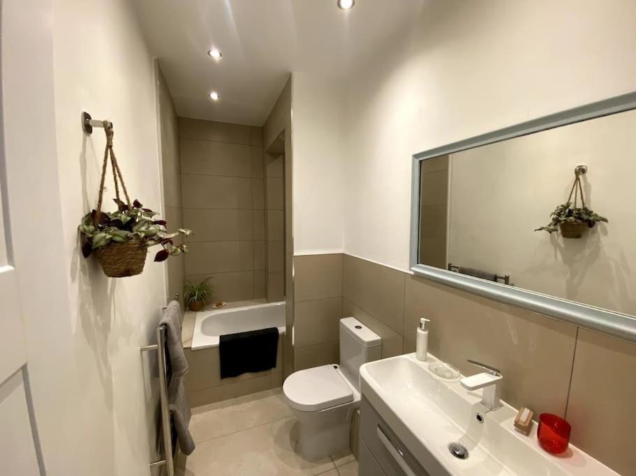 Spacious 2 Bedroom In Maida Vale * London