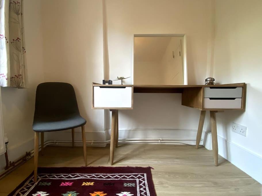 Spacious 2 Bedroom In Maida Vale Apartment