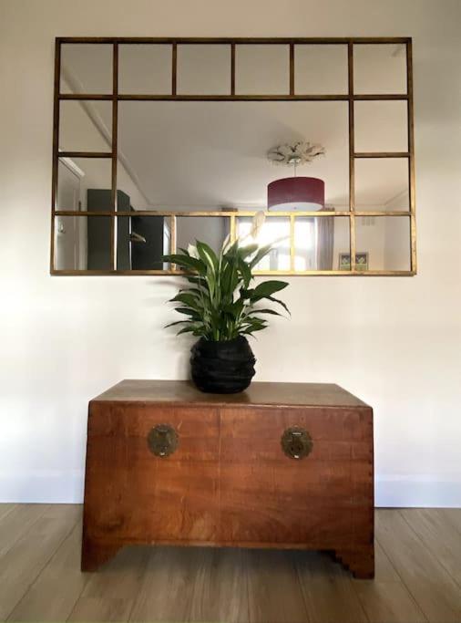 Spacious 2 Bedroom In Maida Vale Apartment *