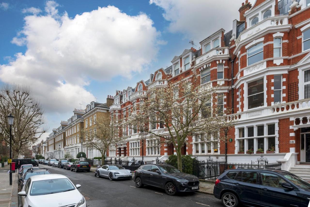 Kensington Luxury Apartment