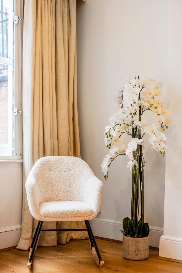 Kensington Luxury Apartment