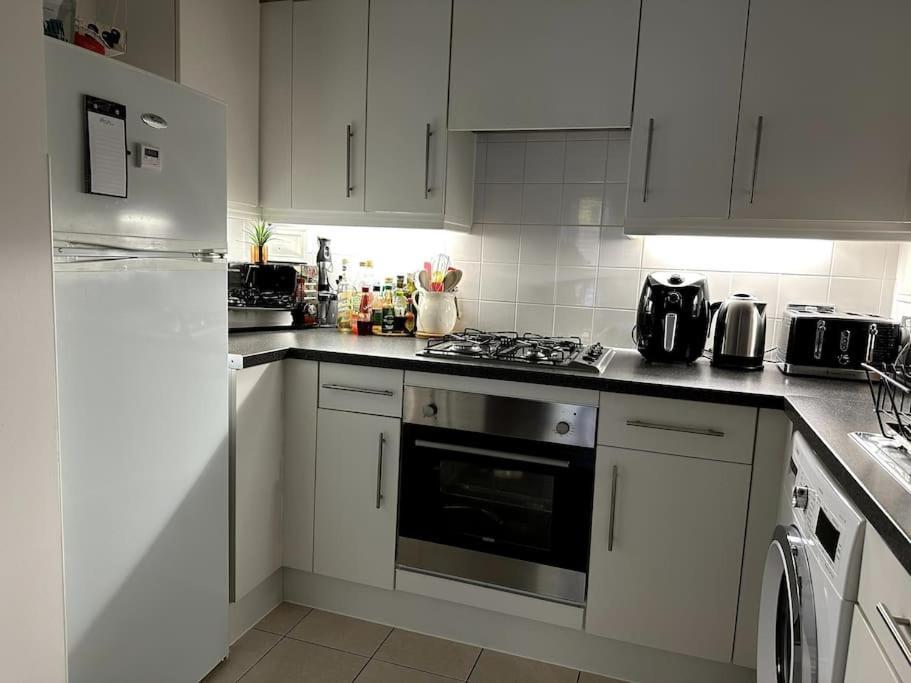 Artist In Islington, Shoreditch, Old St Apartment