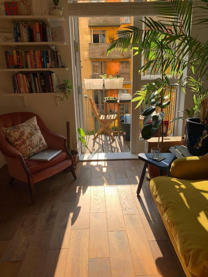 Artist In Islington, Shoreditch, Old St Apartment London