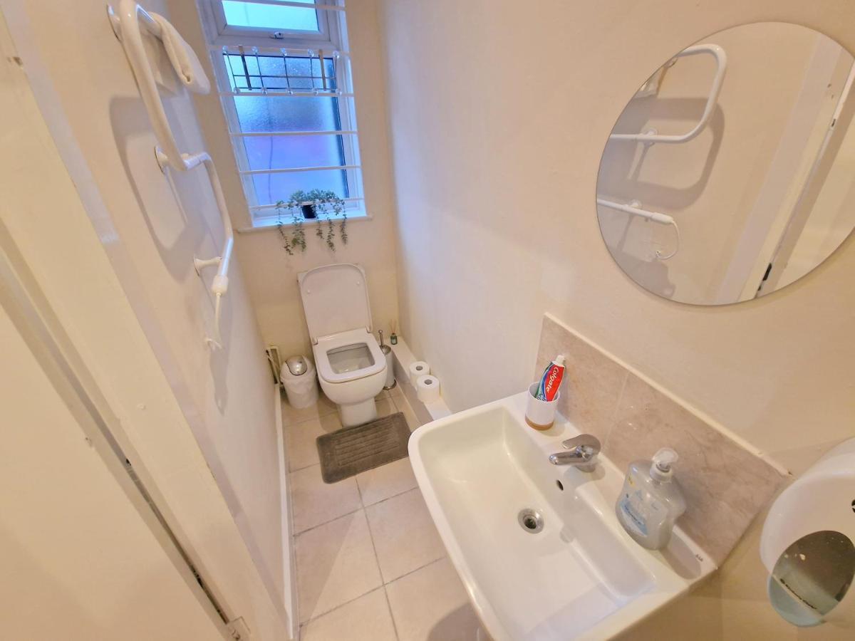 Appartement Super Studio With Two Bedrooms - Five Minutes From The Station!