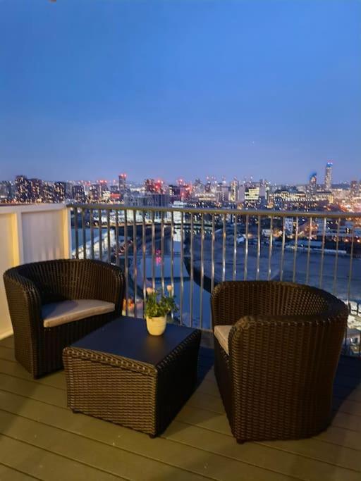 Stunning With And River Views Apartment