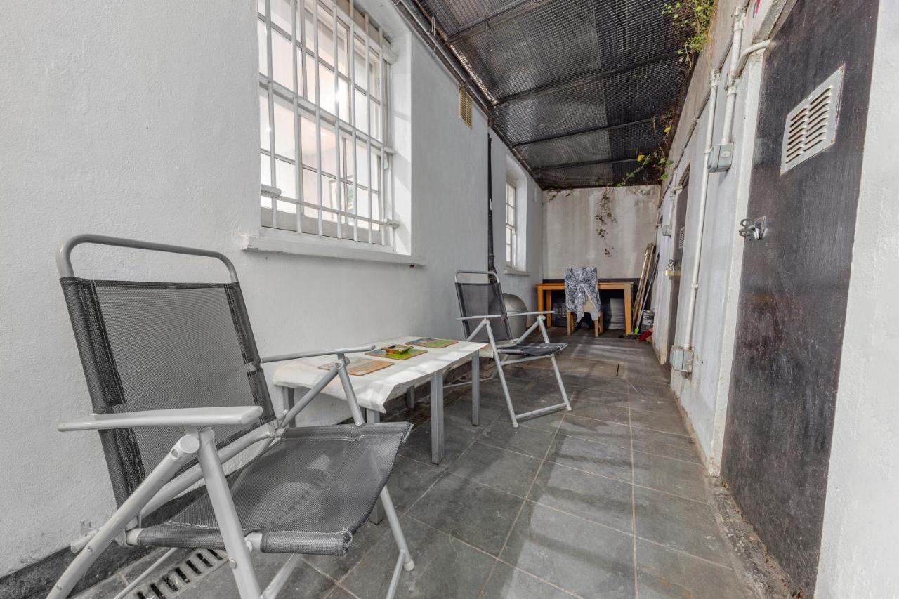 Elegant And Chic 2-bedroom Basement In Paddington Apartamento Londres