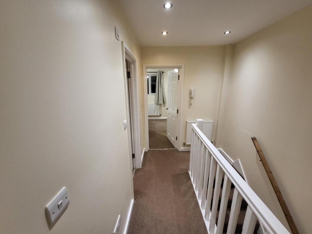Great Next To Tooting Bec Tube Station! Appartement Londen