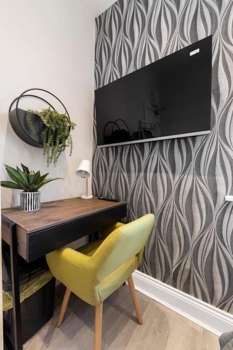 Apartment Sweet Suite: Trendy Studio For Two