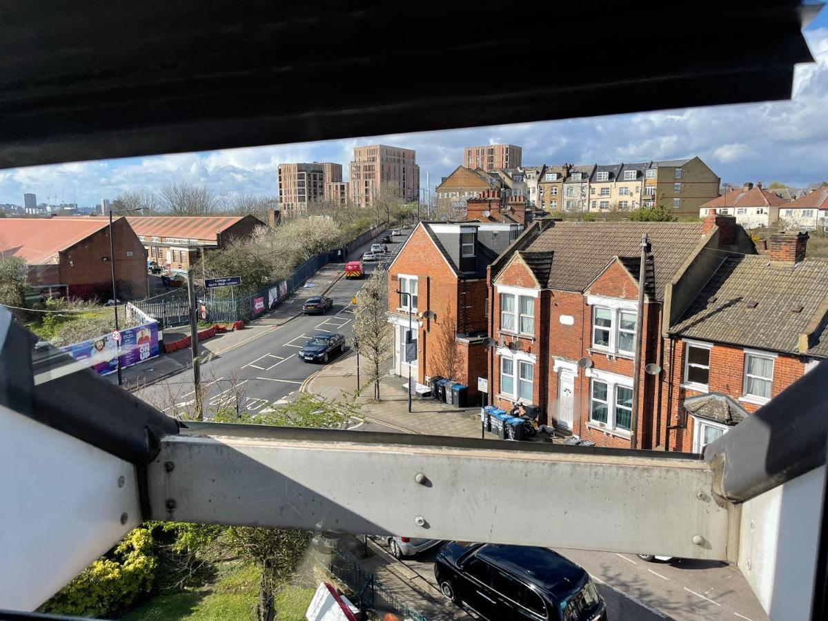Wembley Area Serviced Apartments, 15mins To Central Apartment *