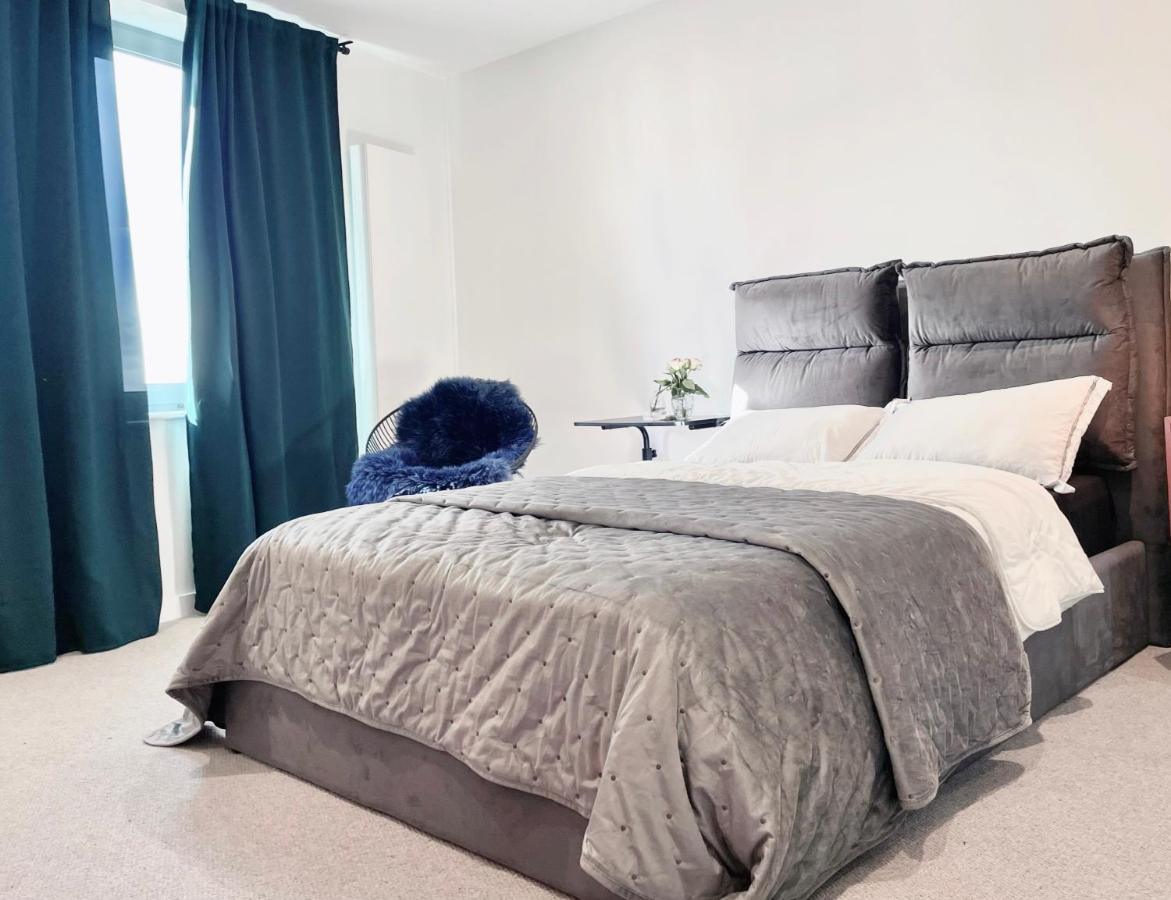 Apartment Stunning With And River Views *