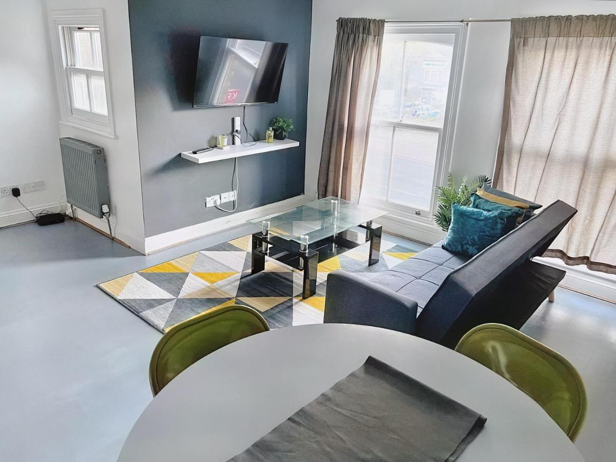 Lovely 2-bedroom Serviced Greater Apartment