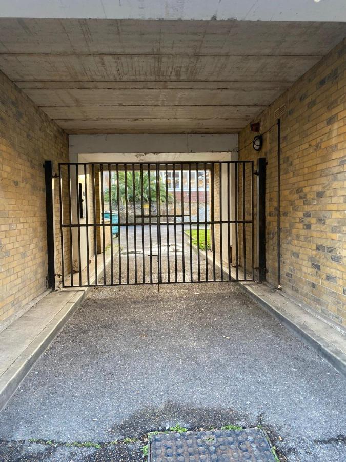 Two Bed Ground Floor - Bermondsey * Londen