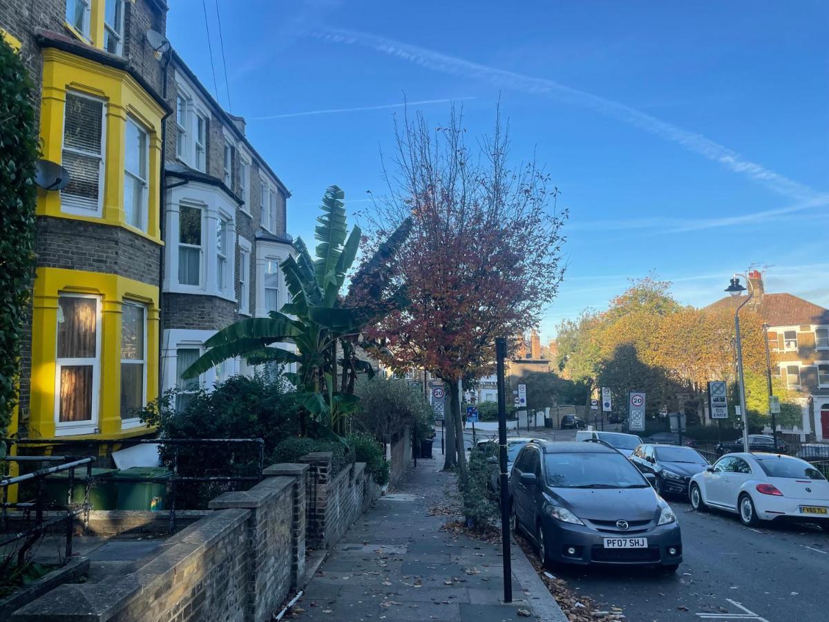 Self-contained Flat On The 2nd Floor Will Share With One Other Guest, In A Family House 2 Minutes Walk From Tufnell Park Station 2nd Floor With Stairs Accommodatie bij particulieren Londen