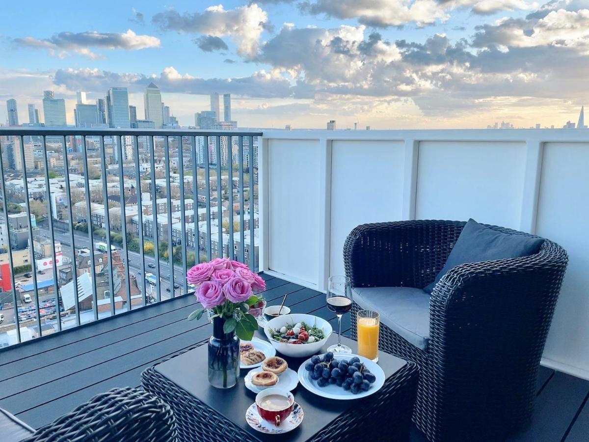 Stunning With And River Views London