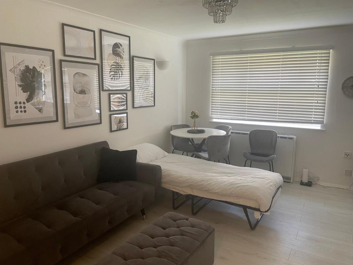 Stylish 1 Bedroom Close To Tooting Bec Station Apartment *