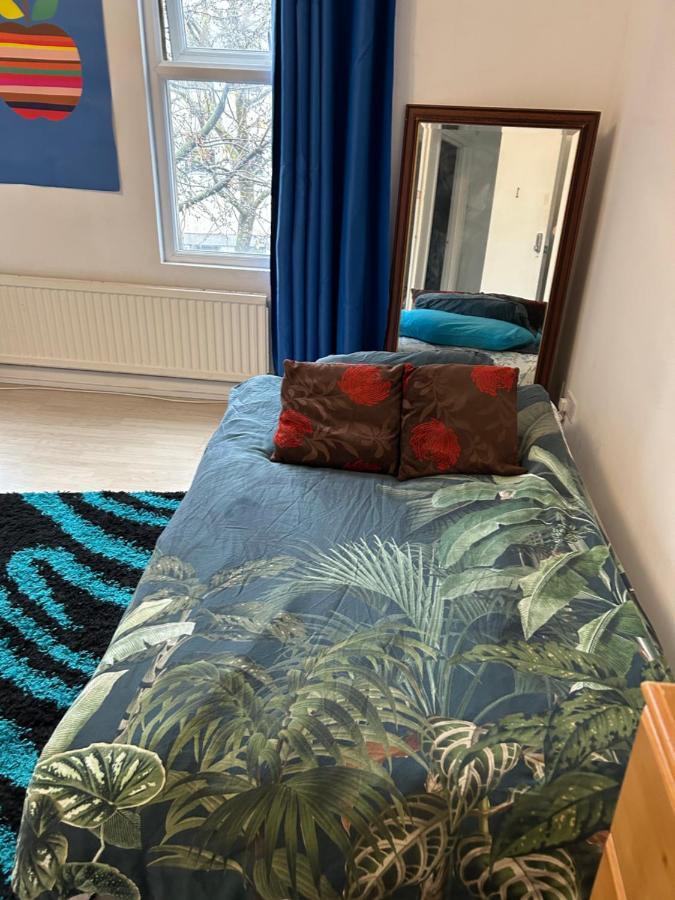Apartment Renovated 4 Bed Flat In Islington *