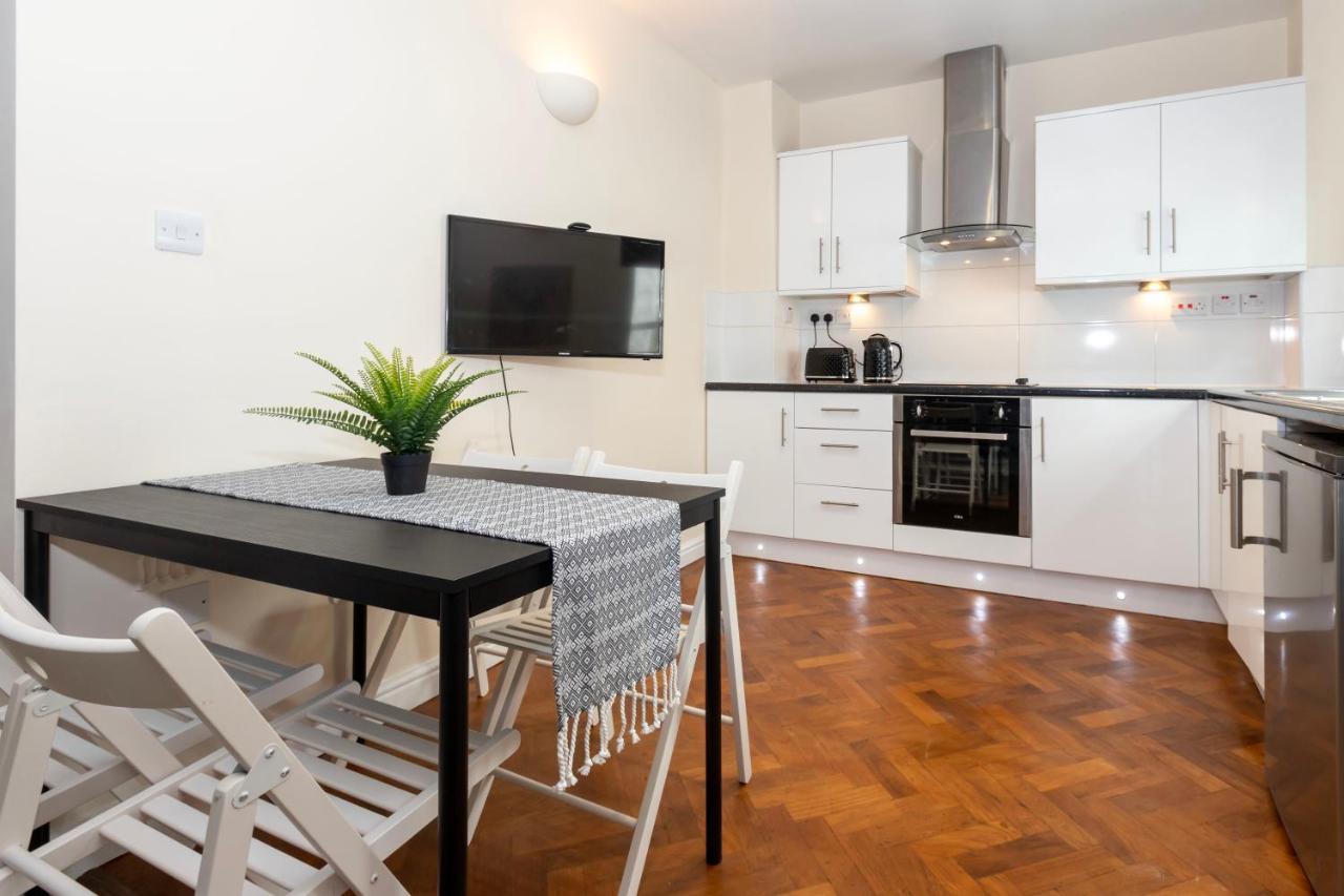 Cosy 30 Seconds To Aldgate East Station London