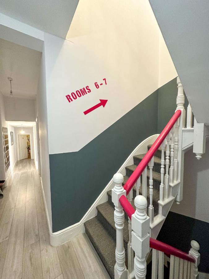Pink Door Guest house *