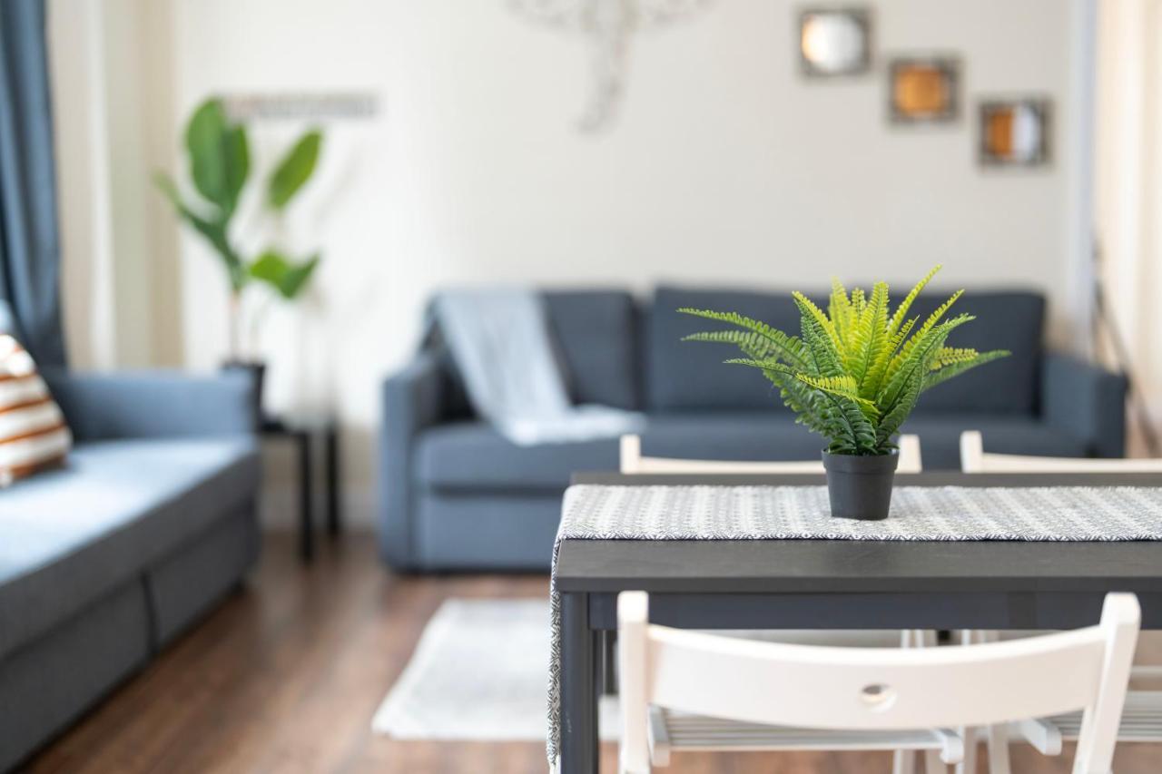 Cosy 30 Seconds To Aldgate East Station *