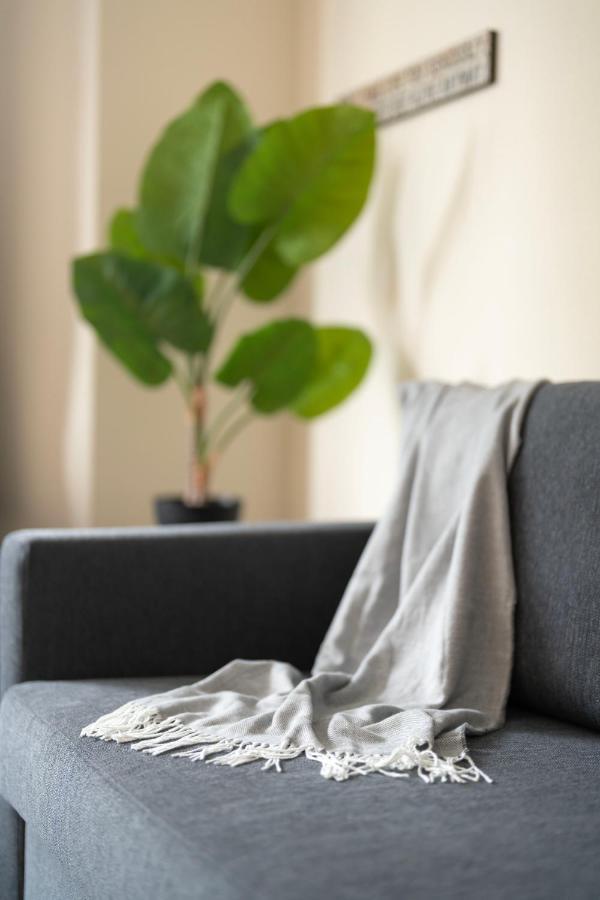 Cosy 30 Seconds To Aldgate East Station Apartment