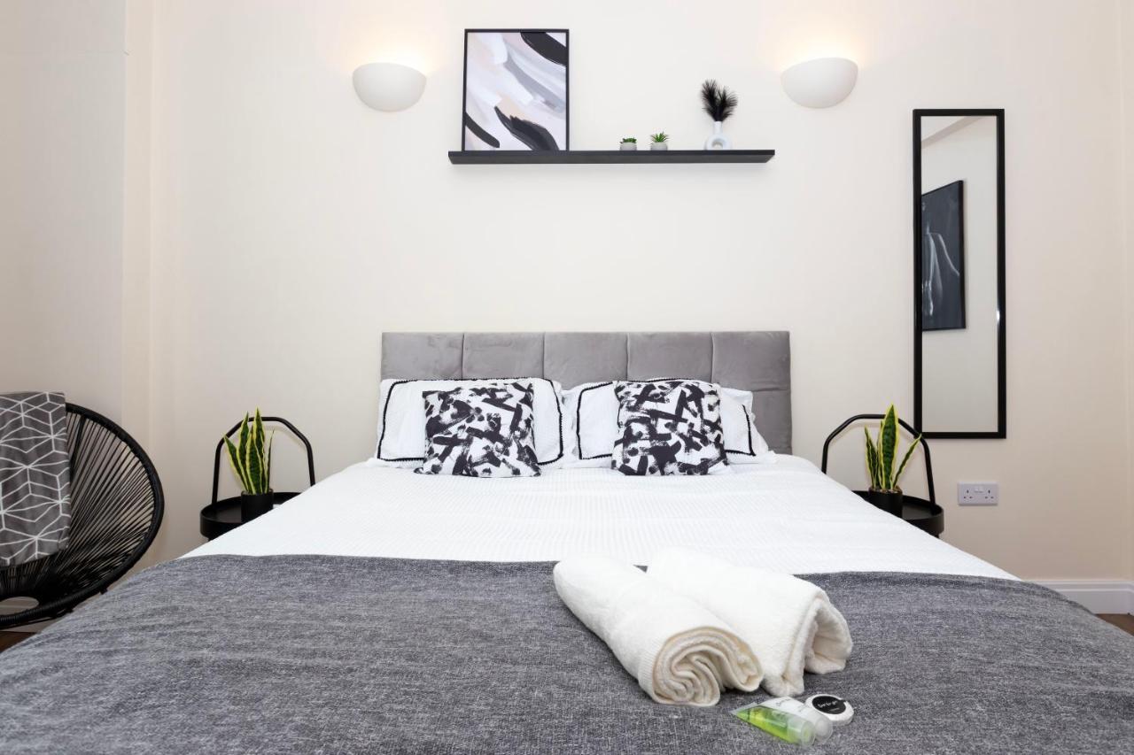 Cosy 30 Seconds To Aldgate East Station * London