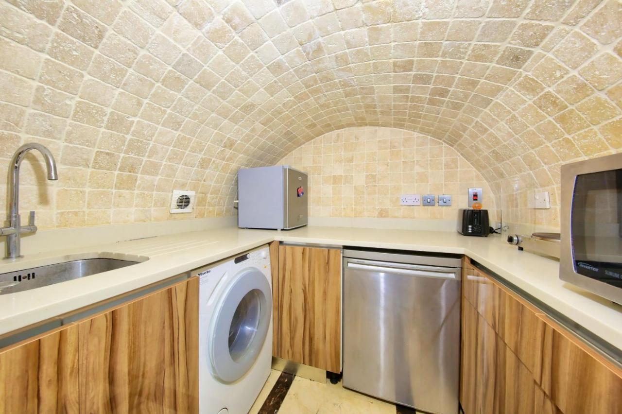 Large 1 Bedroom Flat In Paddington * London