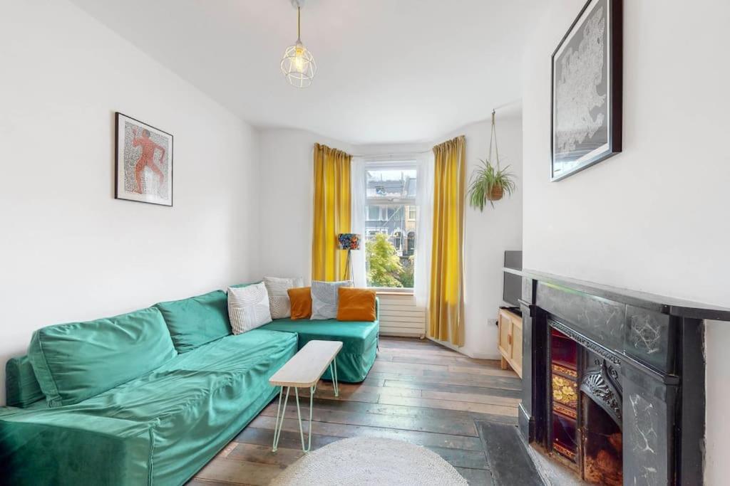 Holiday home Enchanting 3 Bedroom House With Garden In Leyton *