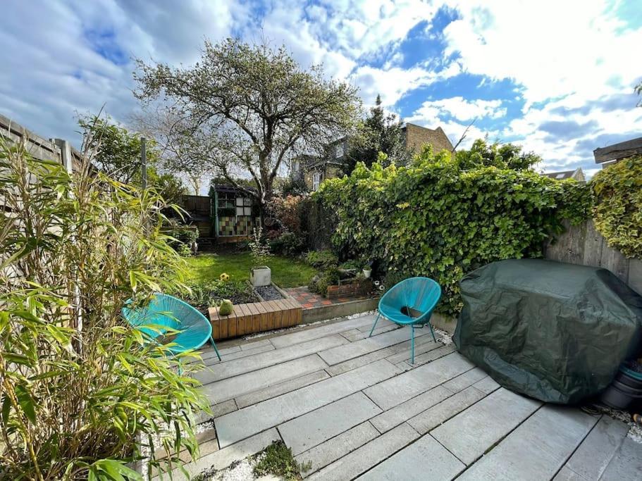 Holiday home Enchanting 3 Bedroom House With Garden In Leyton