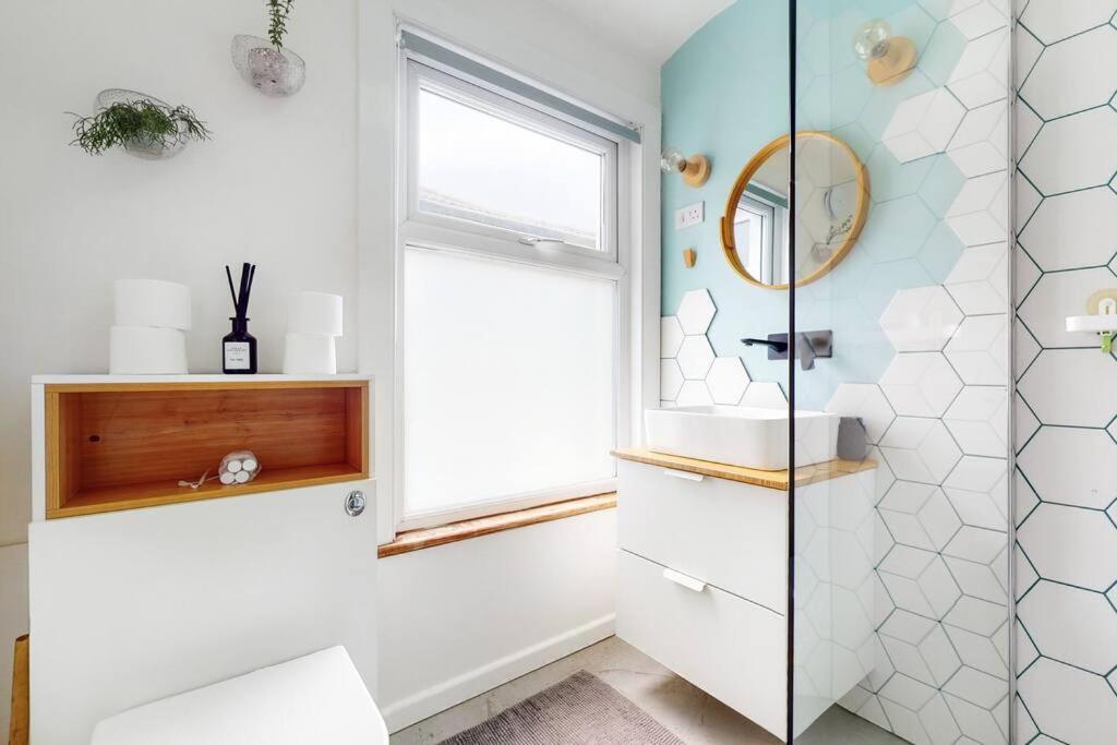 Enchanting 3 Bedroom House With Garden In Leyton * London